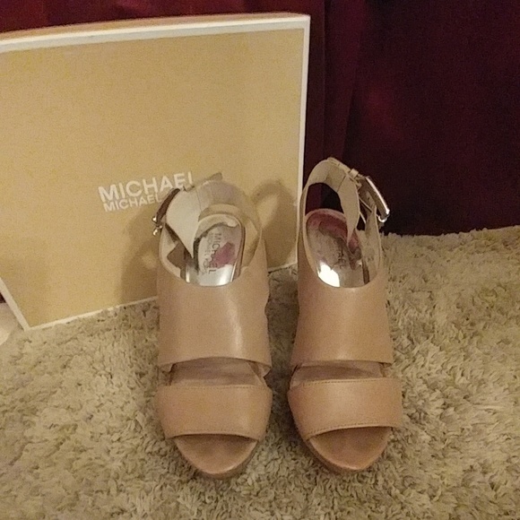 Michael Kors Nude Platforms - Picture 2 of 5